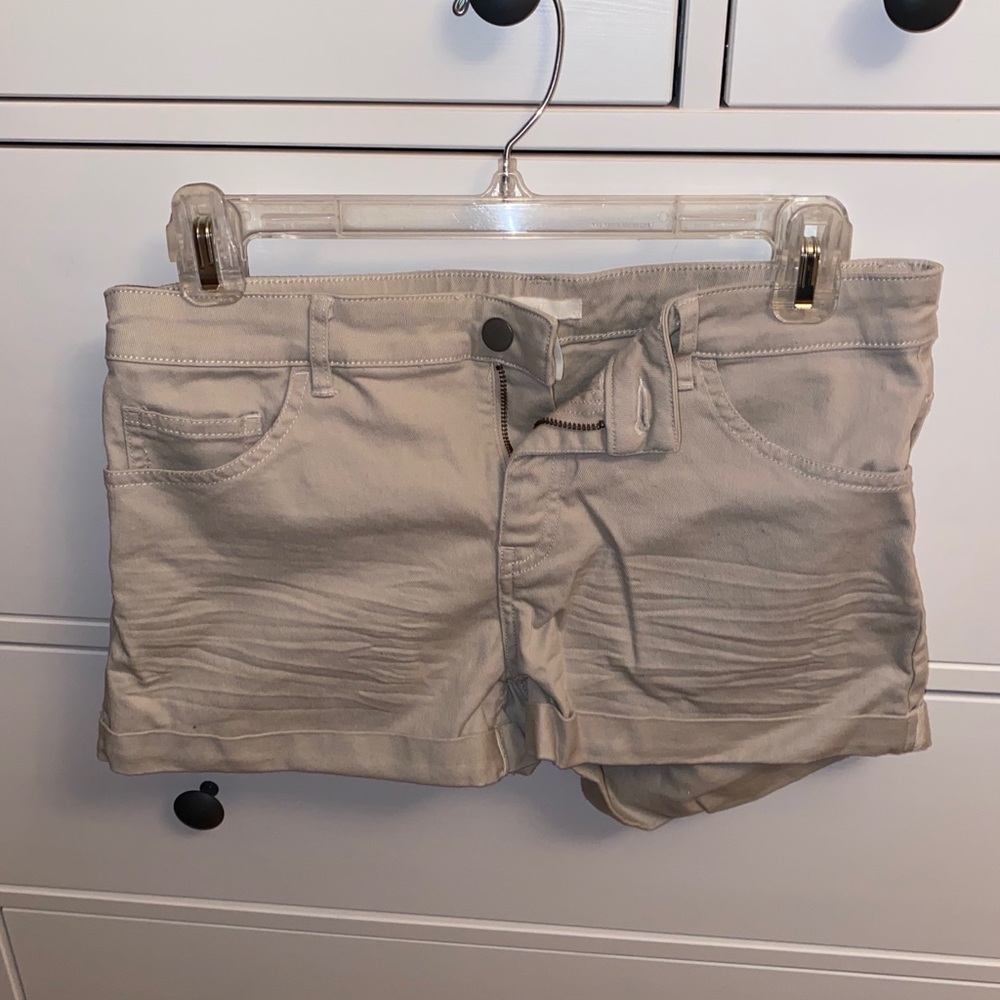 H&M beige jean shorts